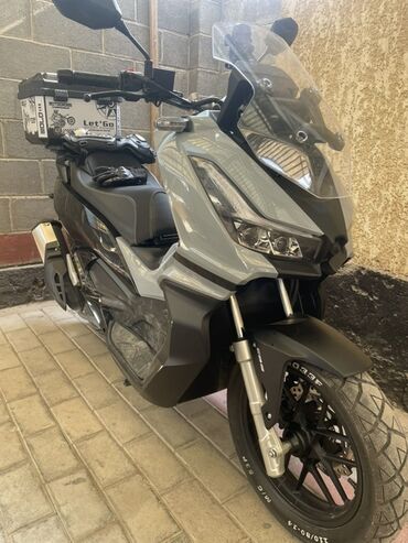 дождевик для скутера: Срочно! Пробег 6700 Состояние идеальное Скутер-адвентур с ветровым