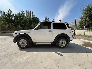 70 сом: ВАЗ (ЛАДА) 4x4 Niva: 2008 г., 1.7 л, Кол менен иштөөчү, Бензин, Жол тандабас — 9