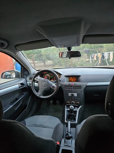 Opel: Opel Astra H – 5 qapılı hetçbek - Ban növü: hetçbek, 5 qapı - Rəng — 10