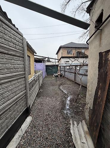 Продажа полдома: Продаю 2х комнатный дом барачного типа в Кызыл-Аскере,по улице — 10