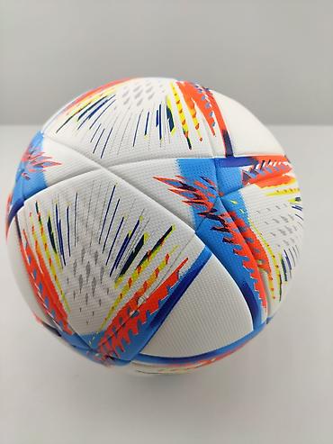 Toplar: Futbol topu. Keyfiyyətli və professional futbol topu. Metrolara və — 2
