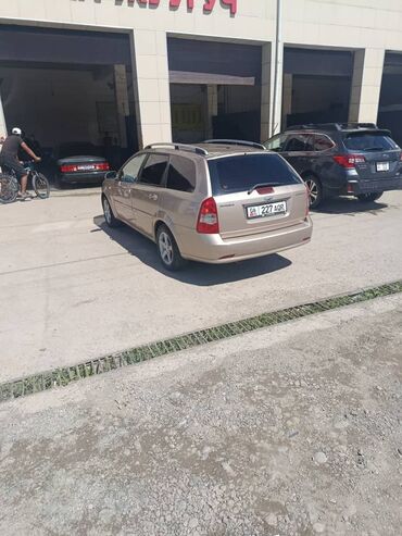 авто лизинг рассрочка: Универсал Chevrolet Lacetti бежевого цвета, оснащенный рейлингами на