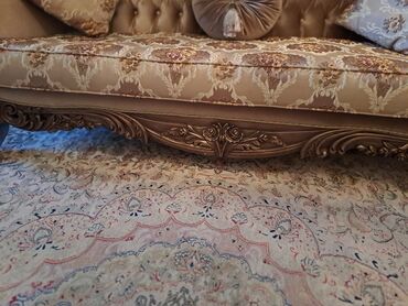 Divan və kreslo dəstləri: Yeni, Klassik divan, Jurnal masası, 2 kreslo — 10