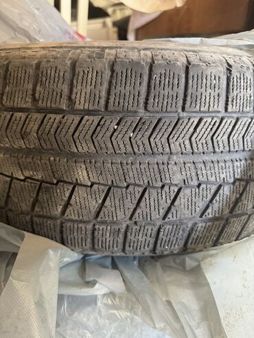 шины r16c: Продаю зимние шины Bridgestone. Размер 215/60 R16. Жирная почти новая