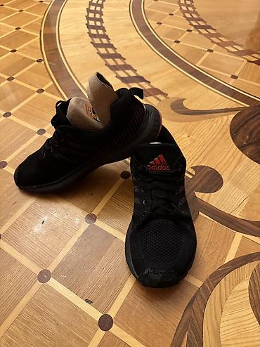 Kişi ayaqqabıları: Adidas krasofqa yaxşı vəziyyətdədir. Çox rahat krasofqadl Ünvan: 28 — 3