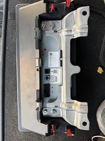 keyless go: Дисплей головного устройства для автомобиля Toyota Land Cruiser 300 — 2