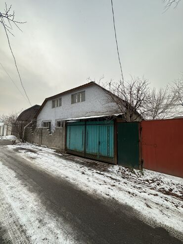продаю дом в центре города бишкек: 150 м², 2 комнаты, Старый ремонт С мебелью, Кухонная мебель