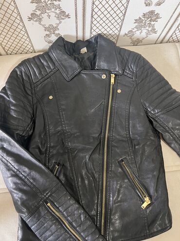 Кожаные куртки: Кожаная куртка в хорошем состоянии 
Цена 1000 сом