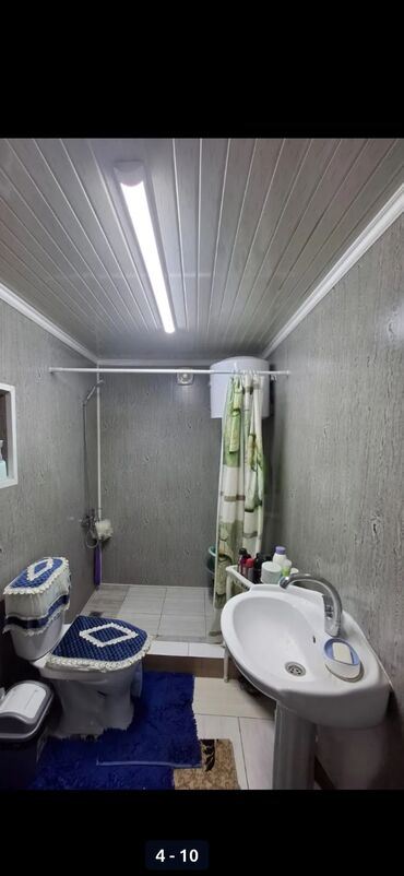 дом в селе александровка: 60 м², 3 комнаты, Парковка, Забор, огорожен