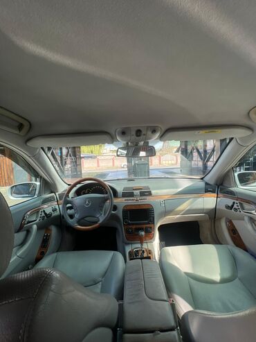 мерс 2000 года: Mercedes-Benz S‑Класс (W220), седан, серебристый цвет. 2002г,3,2