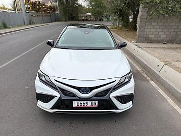 Toyota Camry: 2022 г., 2.5 л, Вариатор, Гибрид, Седан