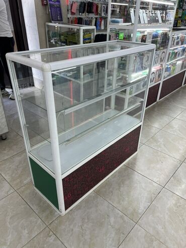 led экраны для наружной рекламы цена: Витрина-стеллаж из стекла с алюминиевым профилем 2 штуки