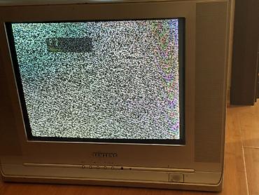 Samsung kineskop televizor - Ekran: təxminən 21–22 düym, düz ön panel