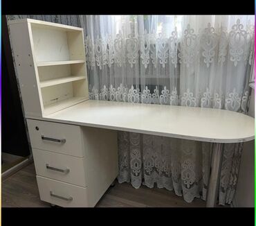 стол из эпоксидной смолы: İşlənmiş, Manikür üçün masa