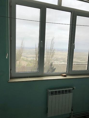 Mənzillər: 2 otaqlı yeni binada 60 kv. mənzil kirayə verirəm.balkonlu Mənzildə — 8