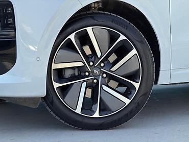 Lixiang: Lixiang L9: 2025 г., 1.5 л, Автомат, Гибрид, Кроссовер — 9