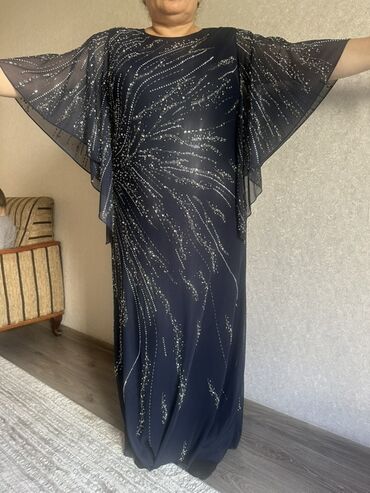 Хиджаб: Payetli tünd göy ziyafət paltarı
46-48 olcu