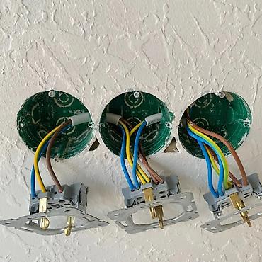 Электрики: Электромонтаж под ключ для квартир, домов и коммерческих помещений — 11