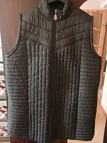 qara halilə: Qadınlar üçün qara rəngli quilted jilet - Model: uzadılmış kəsim — 1