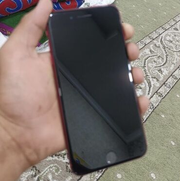 Apple iPhone: IPhone 8 Plus, Б/у, 64 ГБ, Красный, Зарядное устройство, 77 %