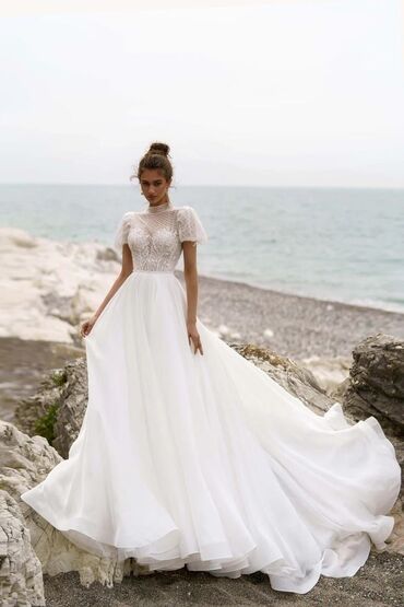 Свадебные платья: Свадебное платье, La Sposa, S (EU 36), Дизайнерское, С корсетом, Со шлейфом, Органза, А-силуэт, Россия, Кружево, Стразы, Новый