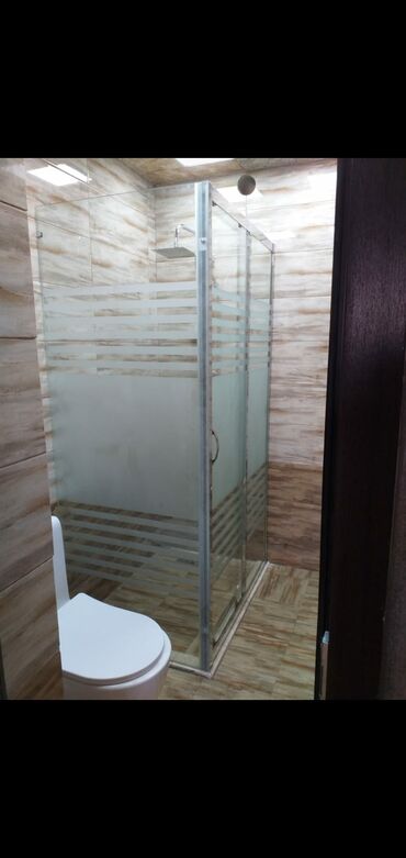 Duş kabinaları, arakəsmələr: Yeni Arakəsmə, Künc üçün, Pulsuz çatdırılma — 30