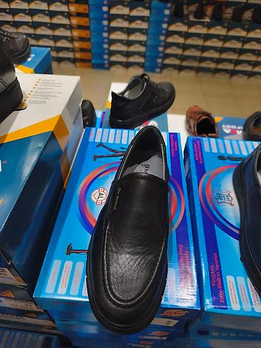 Ayaqqabılar: Kişilər üçün qara rəngli ayaqqabı kolleksiyası - Ümumi dizayn — 37