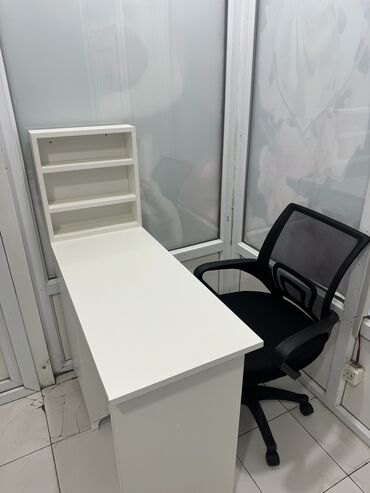 Salon masaları: İşlənmiş, Manikür üçün masa, Güzgüsüz