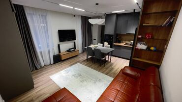 продаю полдома бишкек: Дом, 70 м², 3 комнаты, Агентство недвижимости, Дизайнерский ремонт