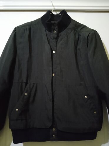 Bomberi: Crna bomber jakna Jordache - Klasičan bomber kroj sa malo širim — 2