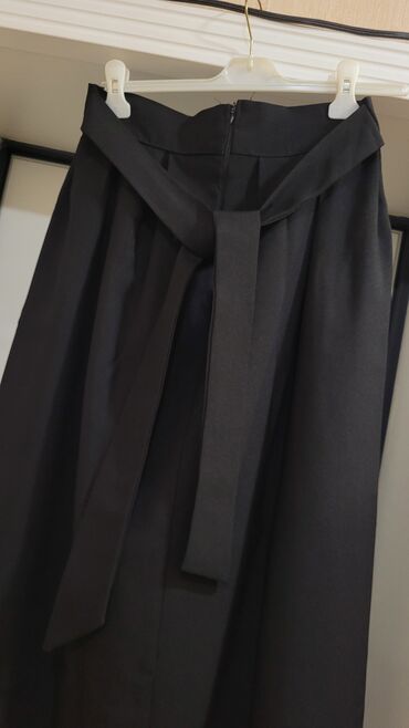 Ətəklər: 7 man
42 razmer
sekli sola cevirin — 6