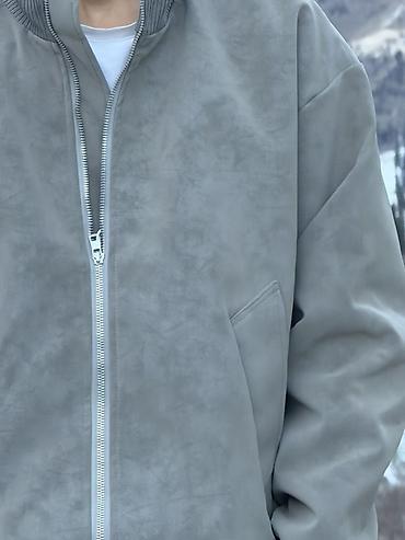 Бомберы: Мужская куртка-бомбер, серо-грязевый оттенок. - Материал: гладкий — 3