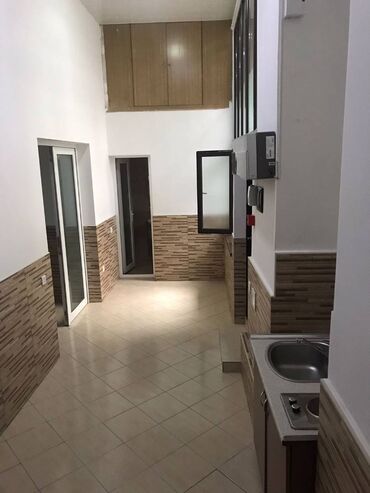 Ofislər: 28 may sahil metrosuna yaxın əşyali təmirli 3 otağlı ofis yol kənarı — 9