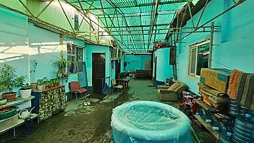 Продажа коттеджей и домов: Продаётся дом с времянкой в Бишкеке (Рабочий городок) 🔹 Участок — — 7