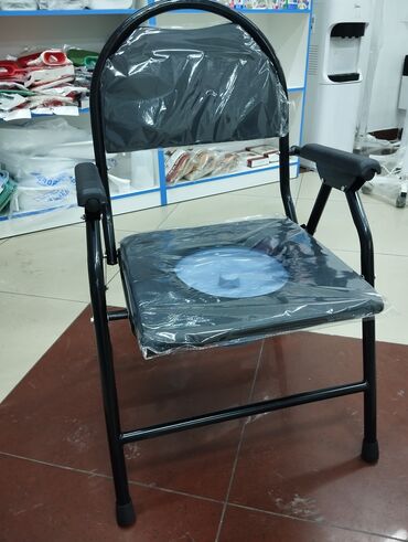 стульчик для туалета: Кресло-туалет (Стульчик ) Основа-металичечкая подушки мягкие (поролон