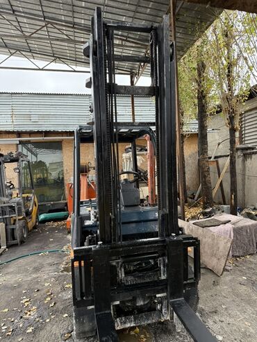 срочно продаю нужны деньги очень срочно: Погрузчик, Toyota, Колесный, Вилочный