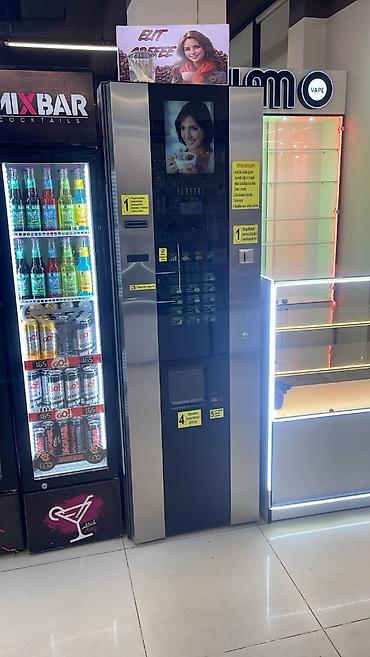 döner yeri: Avtomat qəhvə aparatı – Elit Coffee brend vitrinli vending maşını — 1