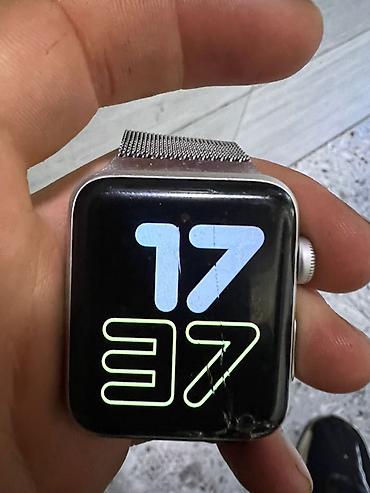 Apple Watch: Apple Watch Series 3, 42 мм (алюминиевый корпус, Ion‑X Glass), GPS, WR — 1