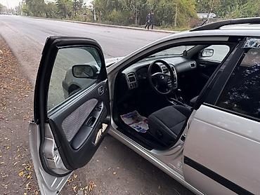 сиз 82 1: Toyota Avensis: 2001 г., 1.8 л, Кол менен иштөөчү, Бензин, Универсал — 5