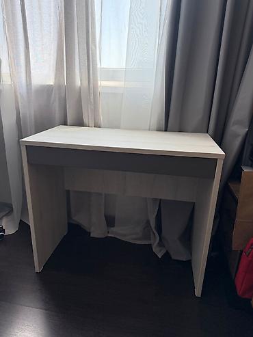 study table: Компактный письменный/рабочий стол в современном минималистичном — 1