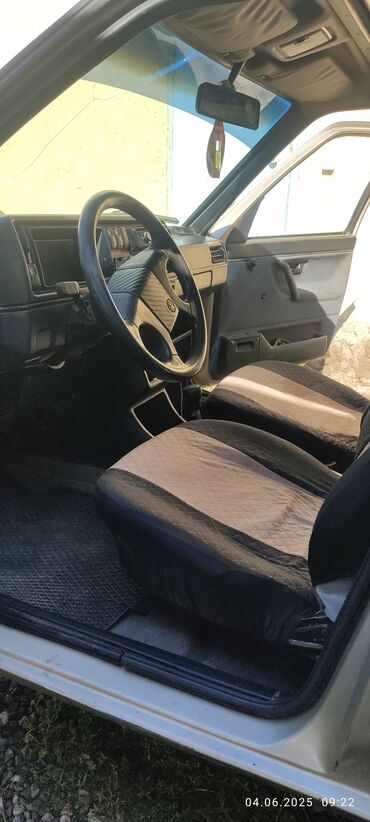 Volkswagen: Volkswagen Jetta: 1988 г., 1.8 л, Механика, Бензин, Седан — 6