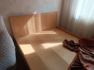 Другая мебель: Продаю спальный гарнитур в хорошем состоянии кровать двуспальная