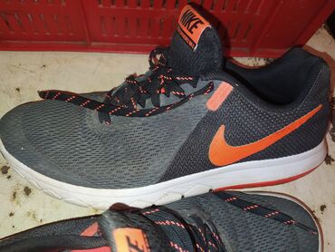 obuca za plivanje: Nike patike kao nove,42,5. original,dogovor