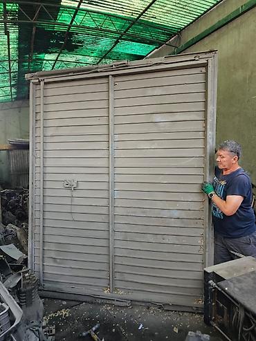 дерево 210: Гаражные ворота 2,70 на 2,60 с Германии привозные б/у всё с пружинами — 3
