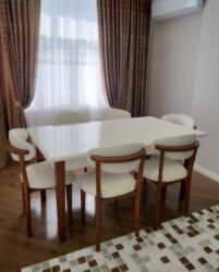 ikinci el metbex stol stulu: Masa desti 1 aydi alinib.Üstü maşin boyasidir Ölçü 160,açilanda