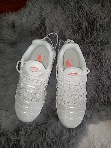 nike stikle: Nike TN
novo,40 broj — 1