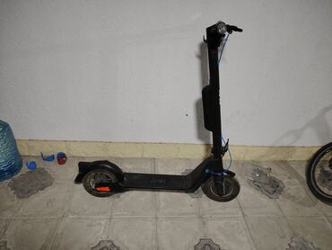 Elektrikli samokatlar: Elektrik skuter dəsti - 2 ədəd elektrik skuter birlikdə. - Birincisi — 6