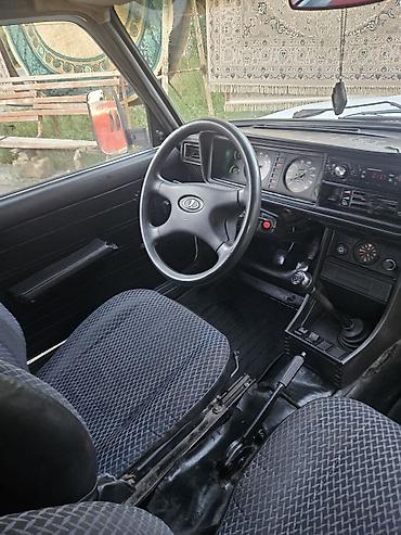 klassik maşınlar: VAZ 2104/2105 əsasında yükdaşıma pikapı – ağ rəngdə, üstü qapalı — 7