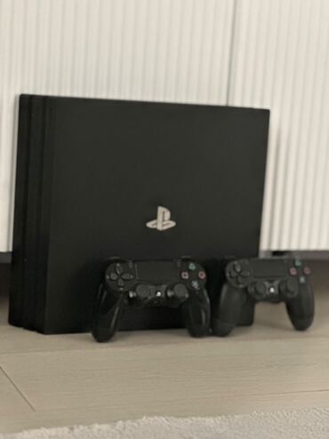 PS4 (Sony PlayStation 4): Продаю PlayStation 4 Pro на (1 терабайт ) Корейская сборка покупалась