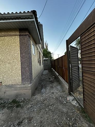 Продажа коттеджей и домов: Продаётся двухэтажный дом с приусадебным участком. Характеристики — 11